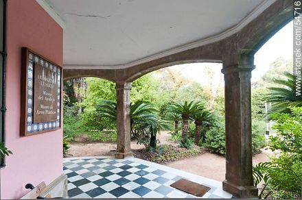Entrada al los Museos del Azulejo y de Artes Plásticas del Arboreto Lussich - Punta del Este y balnearios cercanos - URUGUAY. Foto No. 54716