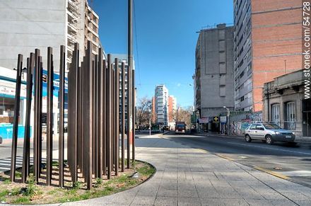 Calles Canelones y Constituyente - Departamento de Montevideo - URUGUAY. Foto No. 54728