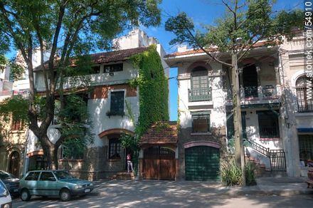 Houses on the street Santiago Vázquez - Department of Montevideo - URUGUAY. Photo #54910