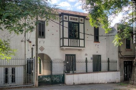 Casa de la calle Santiago Vázquez y José Martí - Departamento de Montevideo - URUGUAY. Foto No. 54907