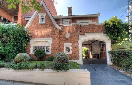 Casa de la calle Libertad y Ramón Masini - Departamento de Montevideo - URUGUAY. Foto No. 54879