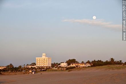 Luna llena sobre playa San Francisco - Departamento de Maldonado - URUGUAY. Foto No. 55122