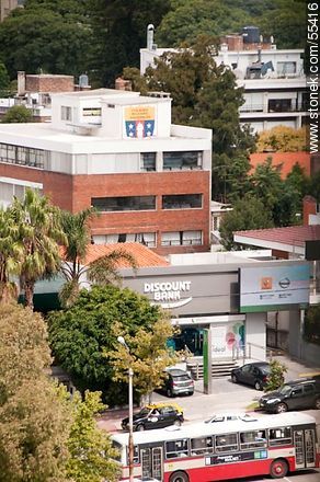 Discount Bank y colegio Richard Anderson - Departamento de Montevideo - URUGUAY. Foto No. 55416