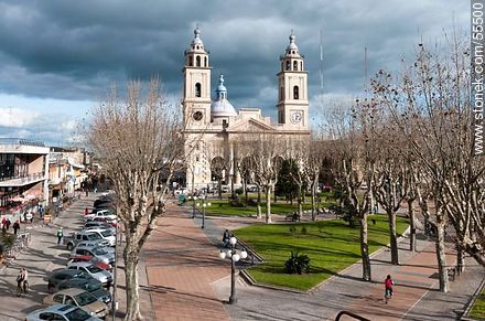 Plaza de los Treinta y Tres Orientales. Catedral. - Departamento de San José - URUGUAY. Foto No. 55500