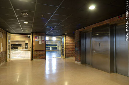 Hall de acceso a las salas de ensayo de baile - Departamento de Montevideo - URUGUAY. Foto No. 55977