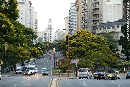 Avenida del Libertador. In the background, the Rex building at the Av. 18 de Julio. - Department of Montevideo - URUGUAY. Photo #56047