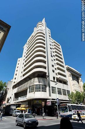 Av 18 de Julio and Rio Branco street. Lapido building. - Department of Montevideo - URUGUAY. Photo #56096