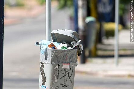 Tacho de residuos repleto -  - URUGUAY. Foto No. 56125
