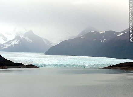 Distant view of the Perito Moreno Glacier. Lake Argentino. -  - ARGENTINA. Photo #56381