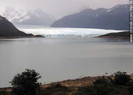 Distant view of the Perito Moreno Glacier. Lake Argentino. -  - ARGENTINA. Photo #56374