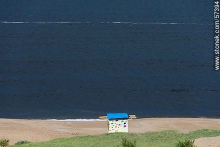 Caseta de guardavidas en un día tranquilo - Punta del Este y balnearios cercanos - URUGUAY. Foto No. 57394