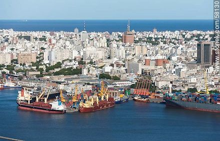 Vista aérea de la actividad portuaria - Departamento de Montevideo - URUGUAY. Foto No. 58130