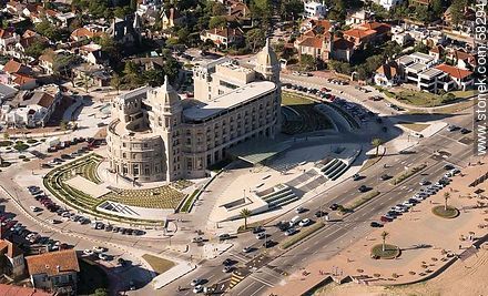 Vista aérea del Hotel Carrasco (2013). Rambla Tomás Berreta. - Departamento de Montevideo - URUGUAY. Foto No. 58294