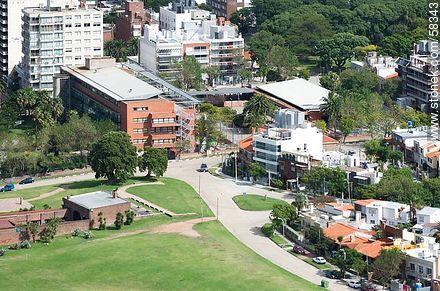 Vista aérea de las calles Golfarini, Gral. Riveros, la Aduana de Oribe y el Liceo Francés - Departamento de Montevideo - URUGUAY. Foto No. 58343