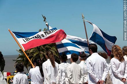 Día de la Armada en  su plaza de Punta Gorda. Escolares en la celebración - Departamento de Montevideo - URUGUAY. Foto No. 58610