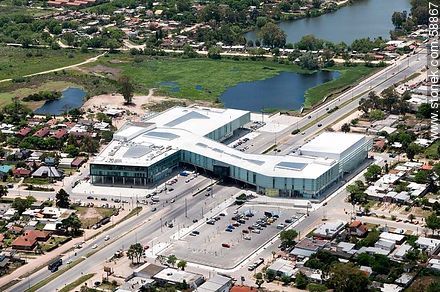 Vista aérea de Costa Urbana Shopping - Departamento de Canelones - URUGUAY. Foto No. 58867