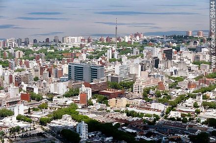 Vista aérea del edificio sede del Banco Hipotecario y la Dirección General Impositiva. Antena Saeta - Departamento de Montevideo - URUGUAY. Foto No. 58944