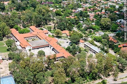 Vista aérea de la Scuola Italiana - Departamento de Montevideo - URUGUAY. Foto No. 59035