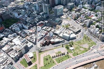 Vista aérea de la Rambla Gran Bretaña. Las calles Camacuá, Ciudadela y Brecha - Departamento de Montevideo - URUGUAY. Foto No. 59111