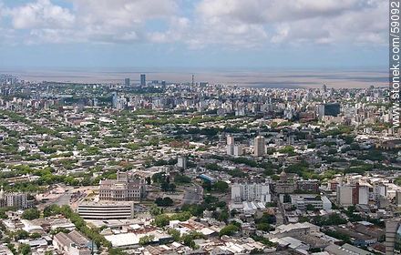 Vista aérea de Montevideo desde el Palacio Legislativo - Departamento de Montevideo - URUGUAY. Foto No. 59092