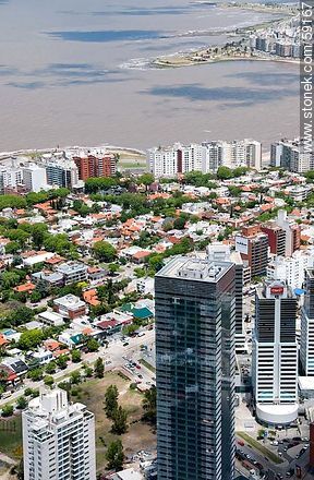 Vista aérea de torres del Buceo y al fondo punta Trouville - Departamento de Montevideo - URUGUAY. Foto No. 59167