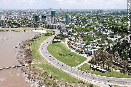 Vista aérea del barrio Buceo. Ramblas Armenia y Rep. de Chile - Departamento de Montevideo - URUGUAY. Foto No. 59249