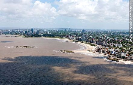 Vista aérea de Montevideo. Isla de las Gaviotas - Departamento de Montevideo - URUGUAY. Foto No. 59215