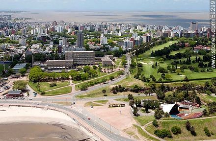 Vista aérea de la rambla Wilson y las avenidas Julio María Sosa y Juan A. Cachón. Club de Golf. Teatro de Verano - Departamento de Montevideo - URUGUAY. Foto No. 59299
