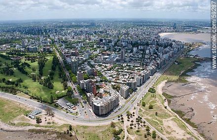 Vista aérea de Bulevar Artigas y la Rambla Gandhi en Punta Carretas  - Departamento de Montevideo - URUGUAY. Foto No. 59287