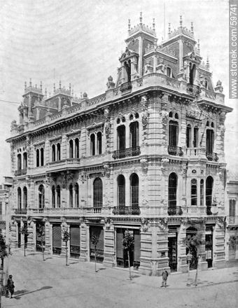 Palacio de la Sra. Mercedes Uriarte de Herrera, 1909. Conocido también como Palacio Heber Jackson. Actualmente funciona una sucursal del Banco República, 2012. - Departamento de Montevideo - URUGUAY. Foto No. 59741