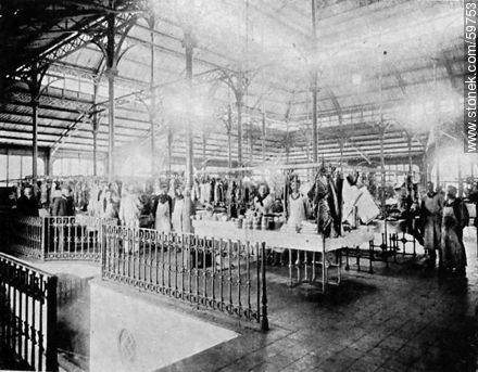 Interior del Mercado de la Abundancia en San José y Yaguarón, 1910 - Departamento de Montevideo - URUGUAY. Foto No. 59753