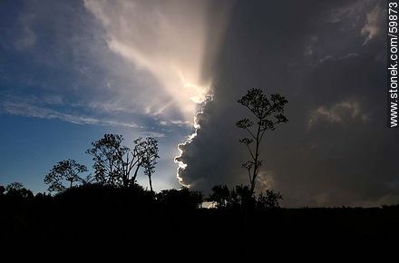 Tormenta a la vista en el campo - Punta del Este y balnearios cercanos - URUGUAY. Foto No. 59873
