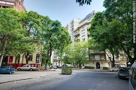 Cruce de las calles Roque Graseras, Lázaro Gadea y Luis Cavia - Departamento de Montevideo - URUGUAY. Foto No. 60091