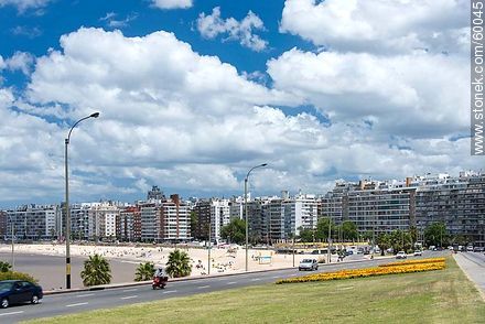 Espacio Libre Segunda Guerra Mundial. Rambla y playa Pocitos - Departamento de Montevideo - URUGUAY. Foto No. 60045