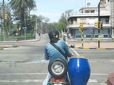 Candombe moto - Department of Montevideo - URUGUAY. Photo #60062