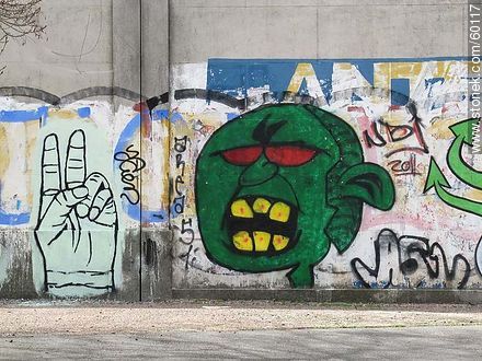 Graffiti on wall of a cemetery in Buceo - Department of Montevideo - URUGUAY. Photo #60117
