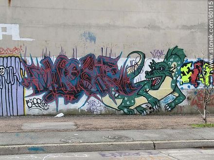 Grafiti en muro de Cementerio en el Buceo - Departamento de Montevideo - URUGUAY. Foto No. 60115