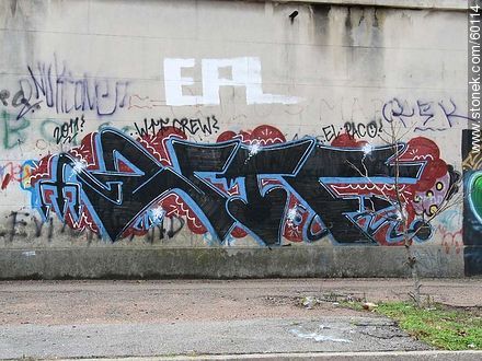 Graffiti on wall of a cemetery in Buceo - Department of Montevideo - URUGUAY. Photo #60114