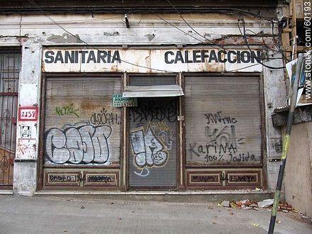 Comercio abandonado - Departamento de Montevideo - URUGUAY. Foto No. 60193