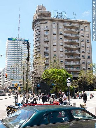 Tower El Gaucho and Building Santiago de Chile - Department of Montevideo - URUGUAY. Photo #60410
