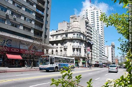Corner of 18 Julio and Vazquez streets - Department of Montevideo - URUGUAY. Photo #60387