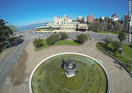 Fountain in front of Edificio Mercosur - Department of Montevideo - URUGUAY. Photo #60888