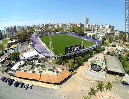 Foto aérea del estadio Luis Franzini del Defensor-Sporting Club. Restaurante Rodelú. Rock and Samba - Departamento de Montevideo - URUGUAY. Foto No. 61081