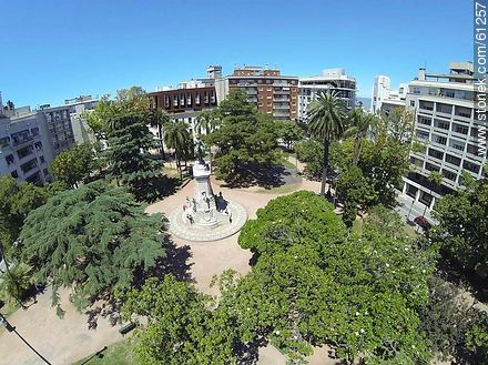 Foto aérea de la Plaza Zabala - Departamento de Montevideo - URUGUAY. Foto No. 61257
