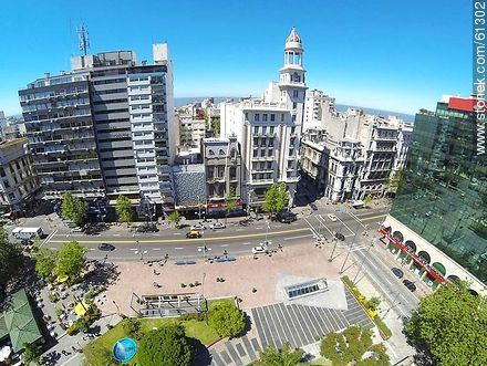 Foto aérea de la  Avenida 18 de Julio y Julio Herrera y Obes - Departamento de Montevideo - URUGUAY. Foto No. 61302