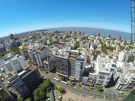 18 de Julio and Río Negro St. - Department of Montevideo - URUGUAY. Photo #61321