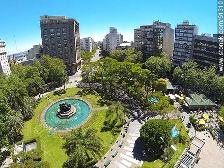 Foto aérea de la Plaza Fabini. Monumento al Entrevero - Departamento de Montevideo - URUGUAY. Foto No. 61310