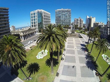 Vista aérea de un sector de Plaza Independencia - Departamento de Montevideo - URUGUAY. Foto No. 61283