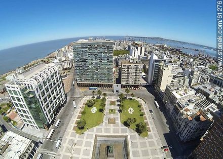Vista aérea de un sector de Plaza Independencia. Torre Ejecutiva. Edificio Ciudadela - Departamento de Montevideo - URUGUAY. Foto No. 61276