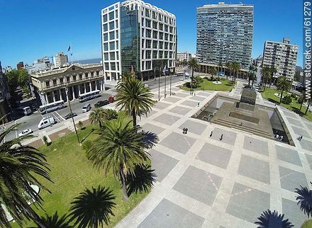 Vista aérea de un sector de Plaza Independencia. Torre Ejecutiva. Edificio Ciudadela - Departamento de Montevideo - URUGUAY. Foto No. 61279